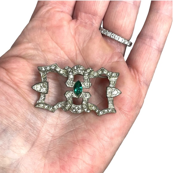 1930’s Art Deco Vintage Rhinestone and Faux Emerald Brooch - Picture 5 of 10